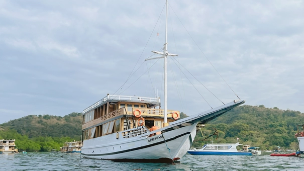 Komodo Liveaboard Deluxe Phinisi Maheswari
