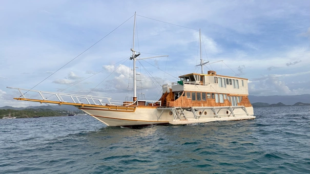 Open Trip Labuan Bajo Kapal Phinisi Deluxe Zada Mega