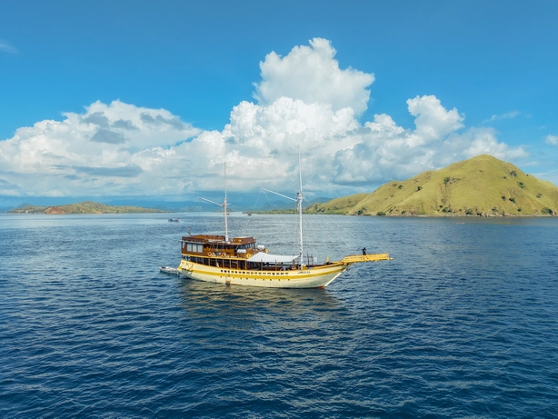 Open Trip Labuan Bajo Kapal Phinisi Luxury Lamborajo 2