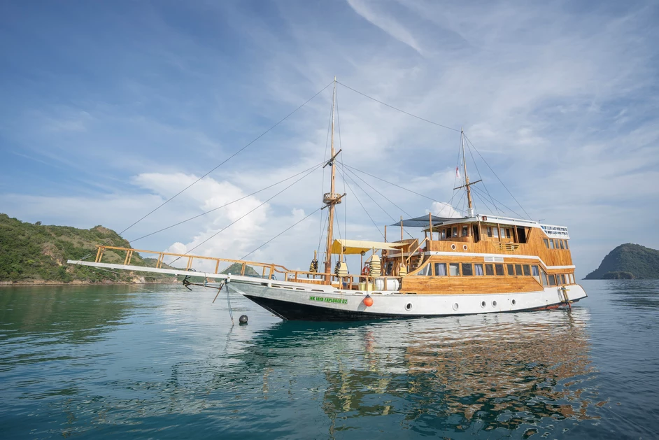 Sewa Kapal Phinisi Deluxe Labuan Bajo NK 2