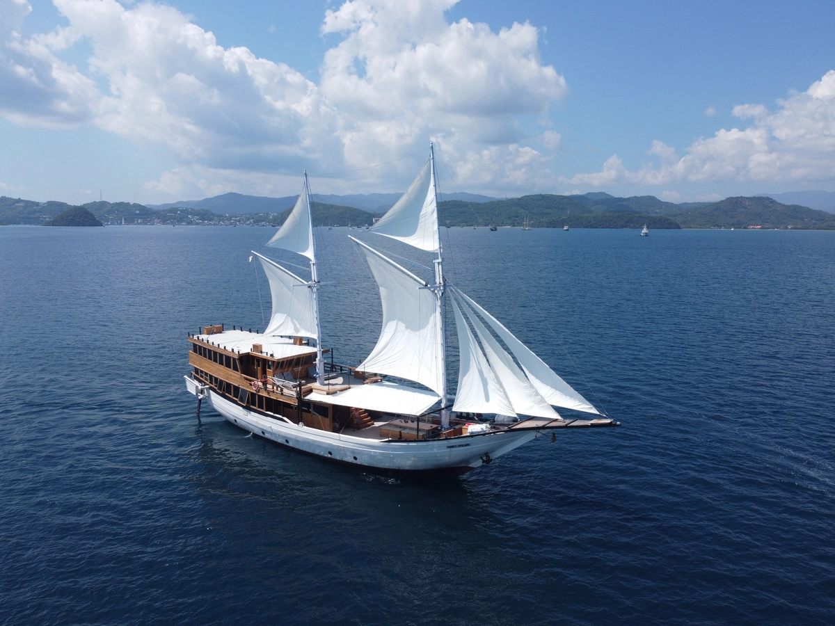 Sewa Kapal Phinisi Luxury Labuan Bajo Panrita