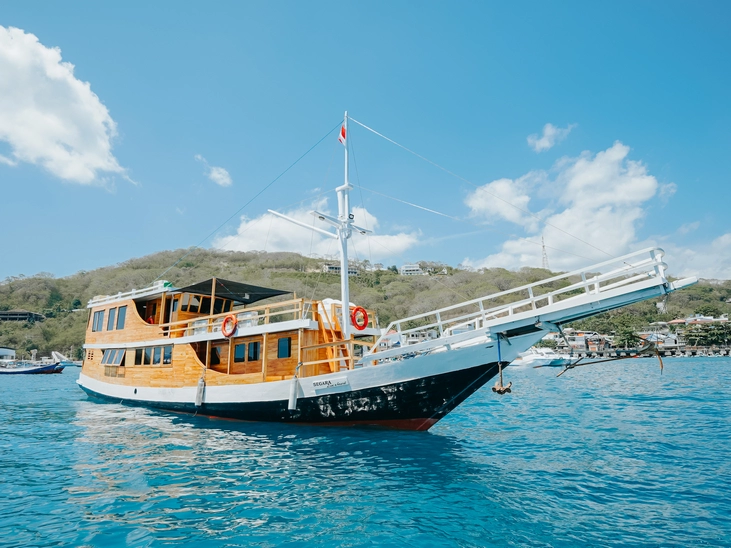 Open Trip Labuan Bajo Kapal Phinisi Superior Segara