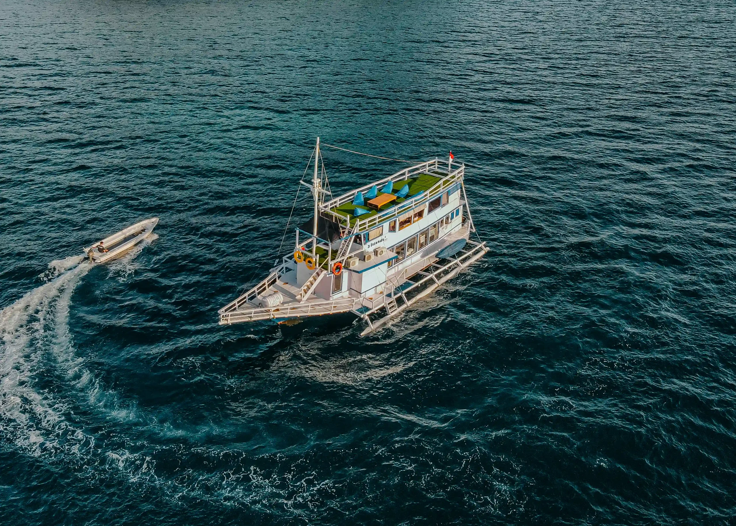 Private Superior Phinisi Charter Komodo 3 Island