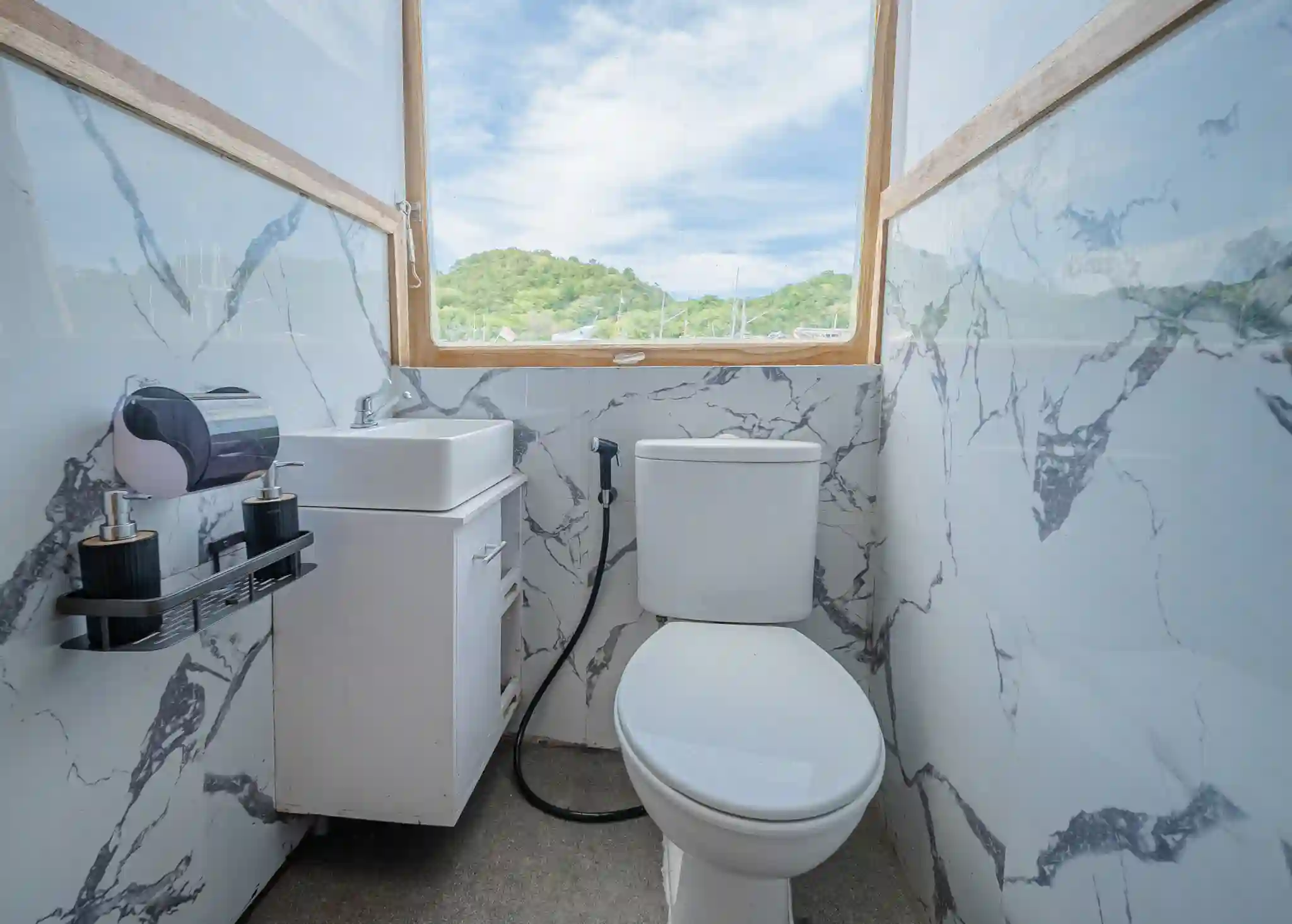 Sewa Kapal Phinisi Luxury Labuan Bajo Ahsana