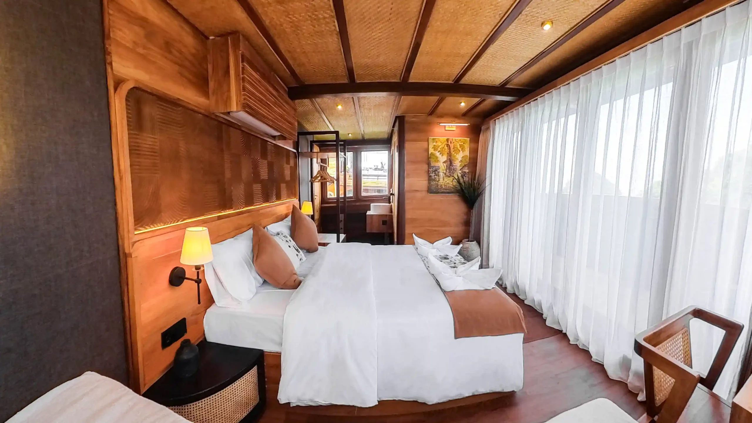 Private Luxury Phinisi Charter Komodo Angelica