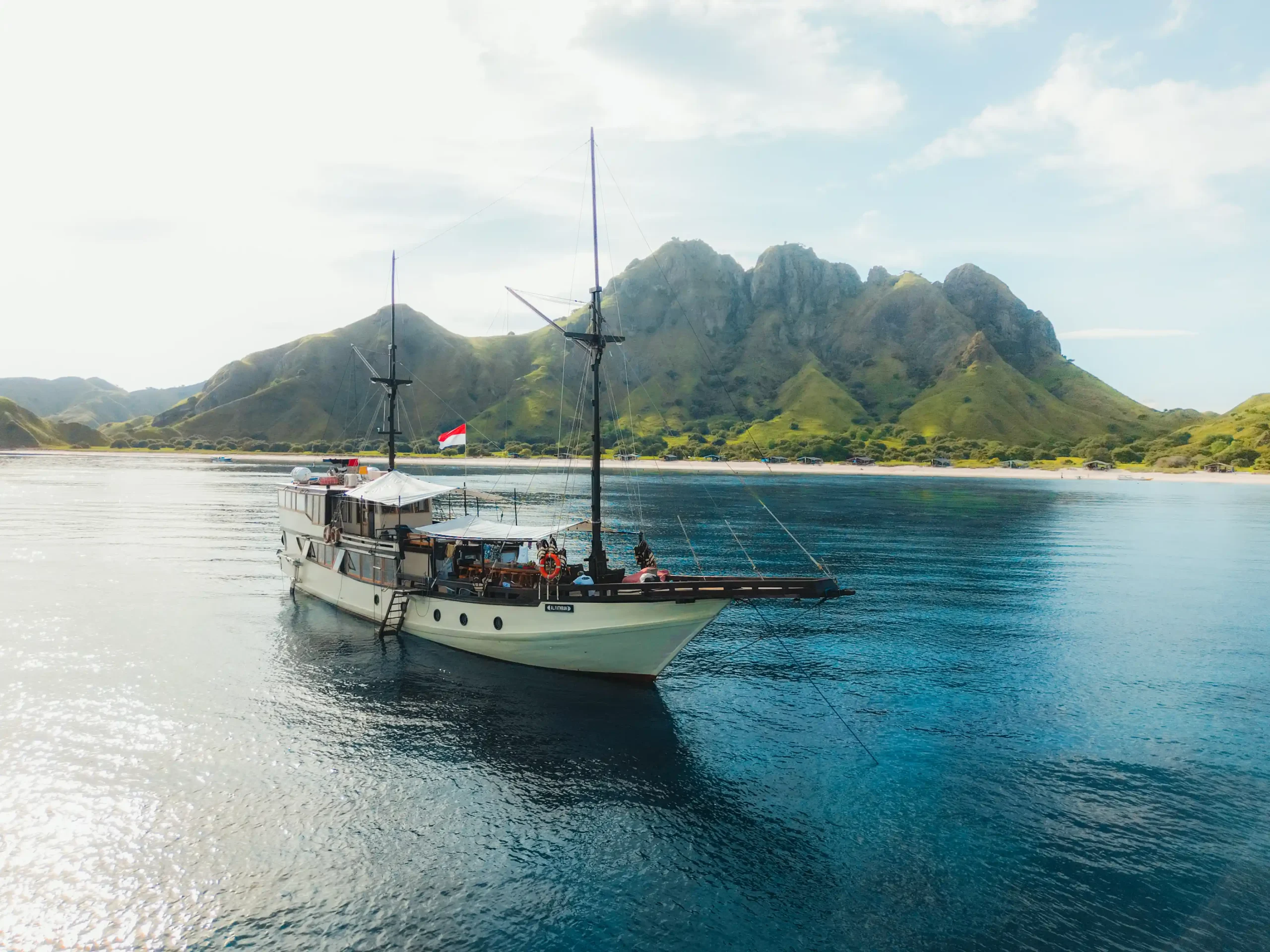 Komodo Liveaboard Deluxe Phinisi Alfathran