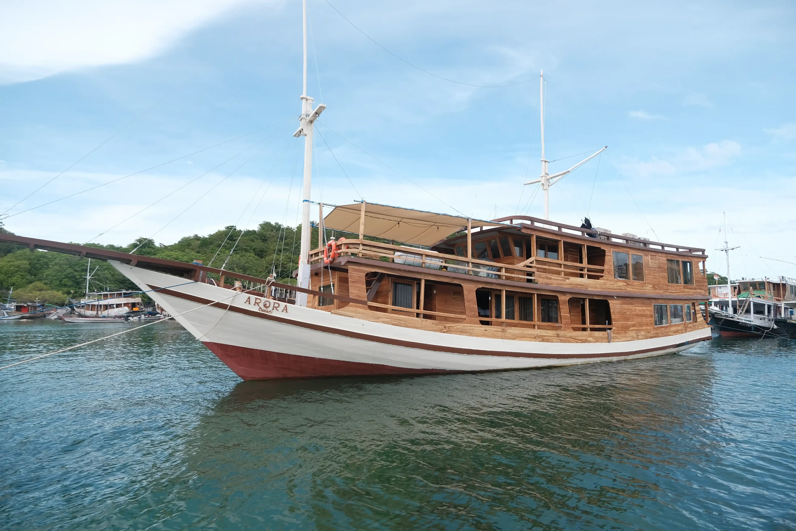 Komodo Liveaboard Deluxe Phinisi Arora