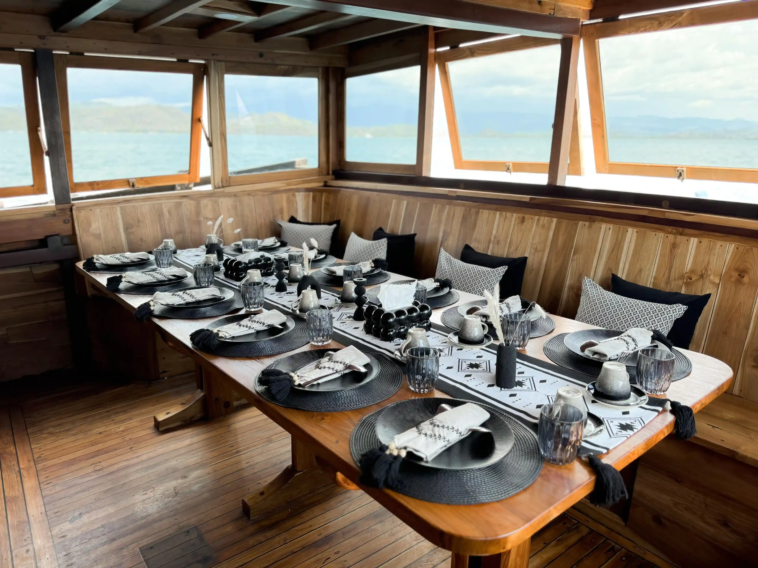 Komodo Liveaboard Deluxe Phinisi Black Beard