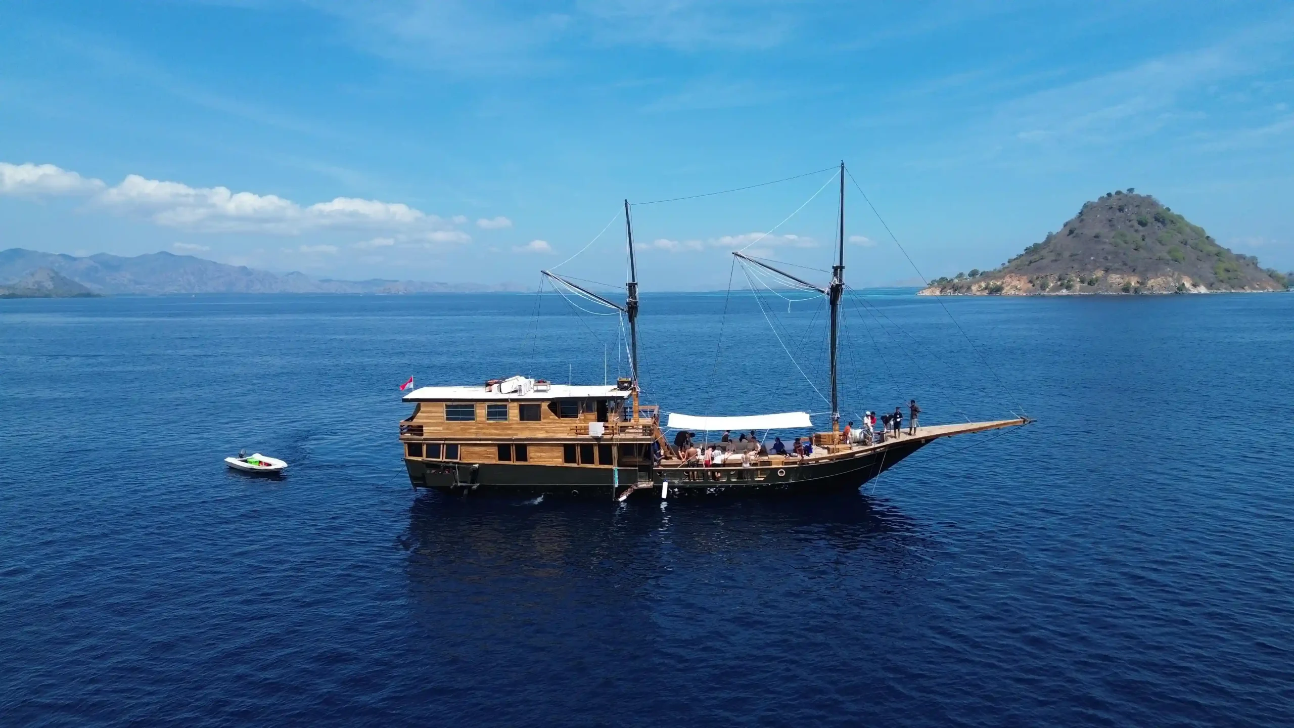 Komodo Liveaboard Deluxe Phinisi Black Beard