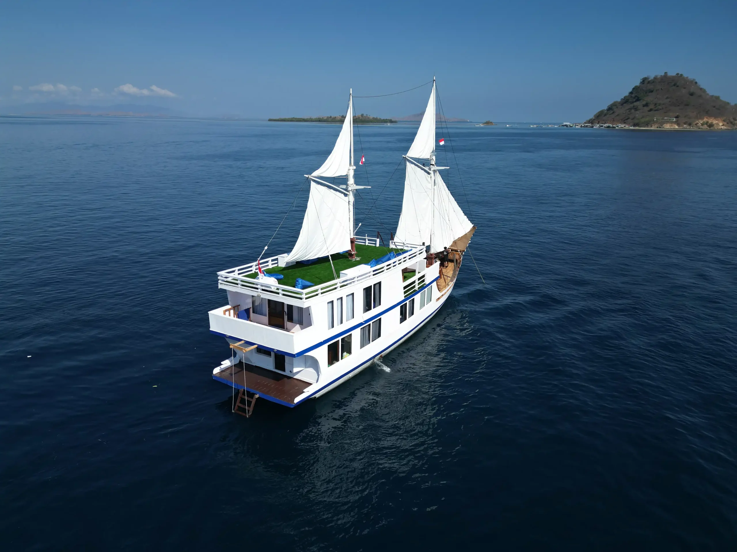 Open Trip Labuan Bajo Kapal Phinisi Deluxe Invictus