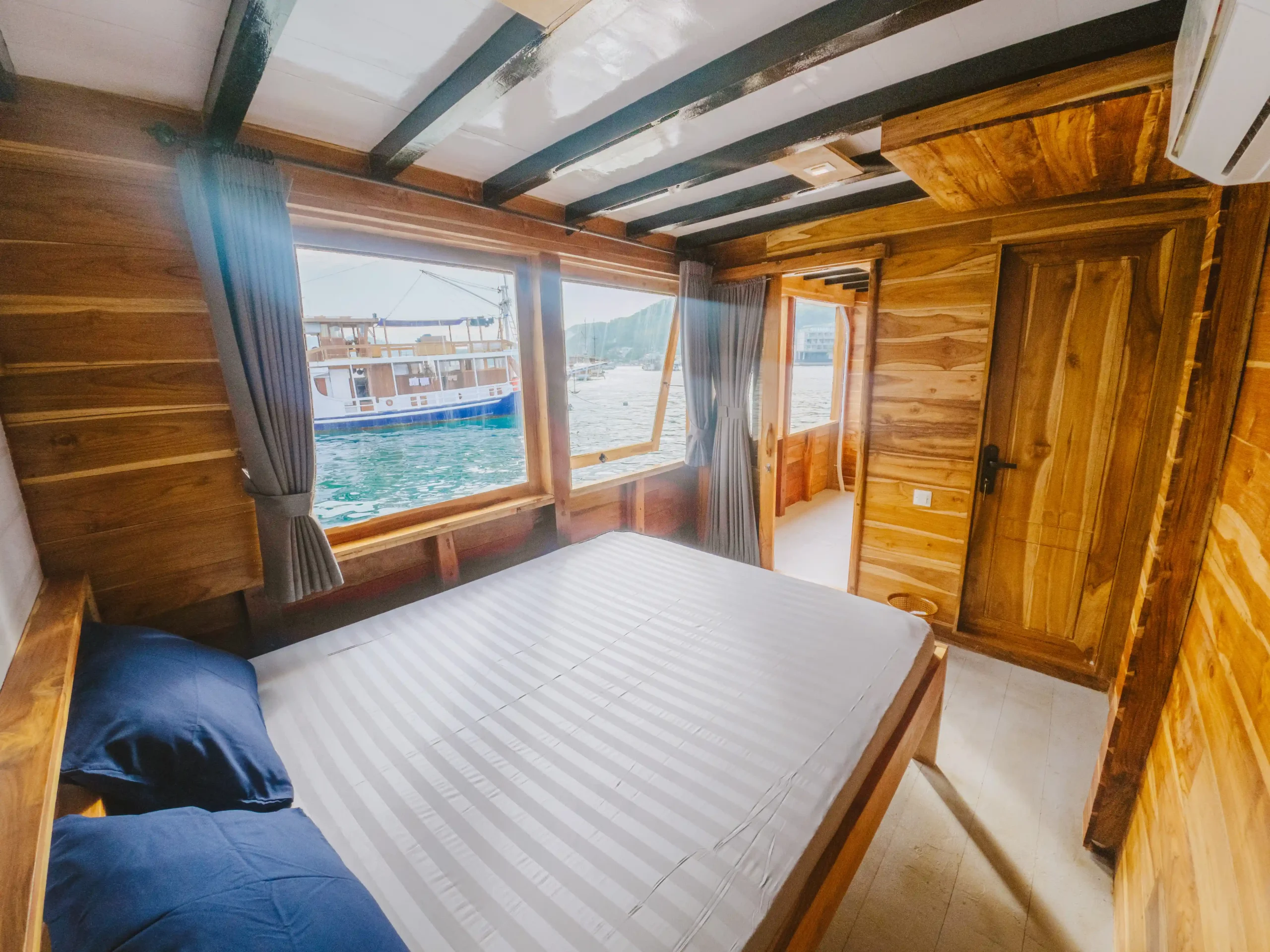 Open Trip Labuan Bajo Kapal Phinisi Deluxe Maheswari