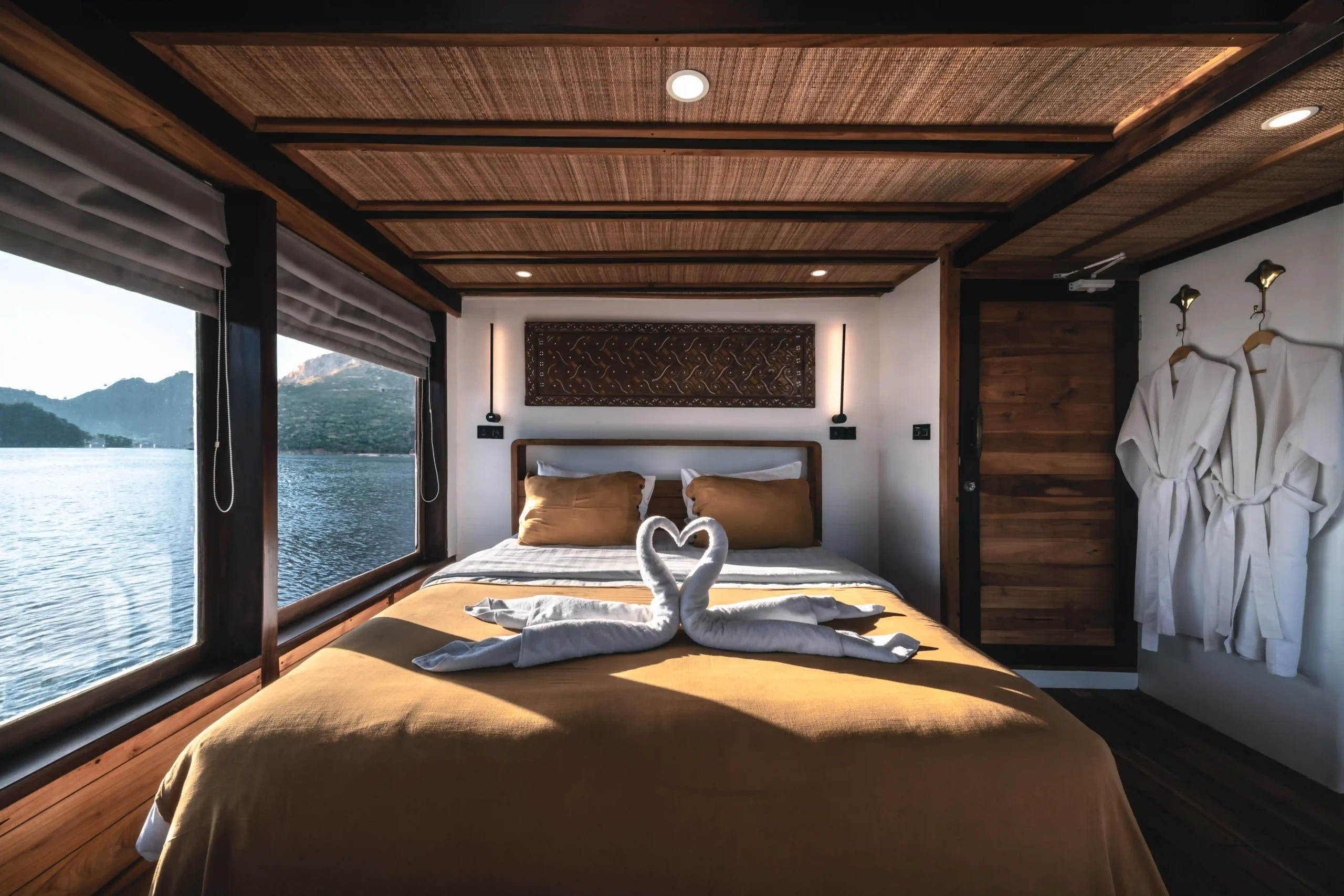 Sewa Kapal Phinisi Luxury Labuan Bajo El Bark
