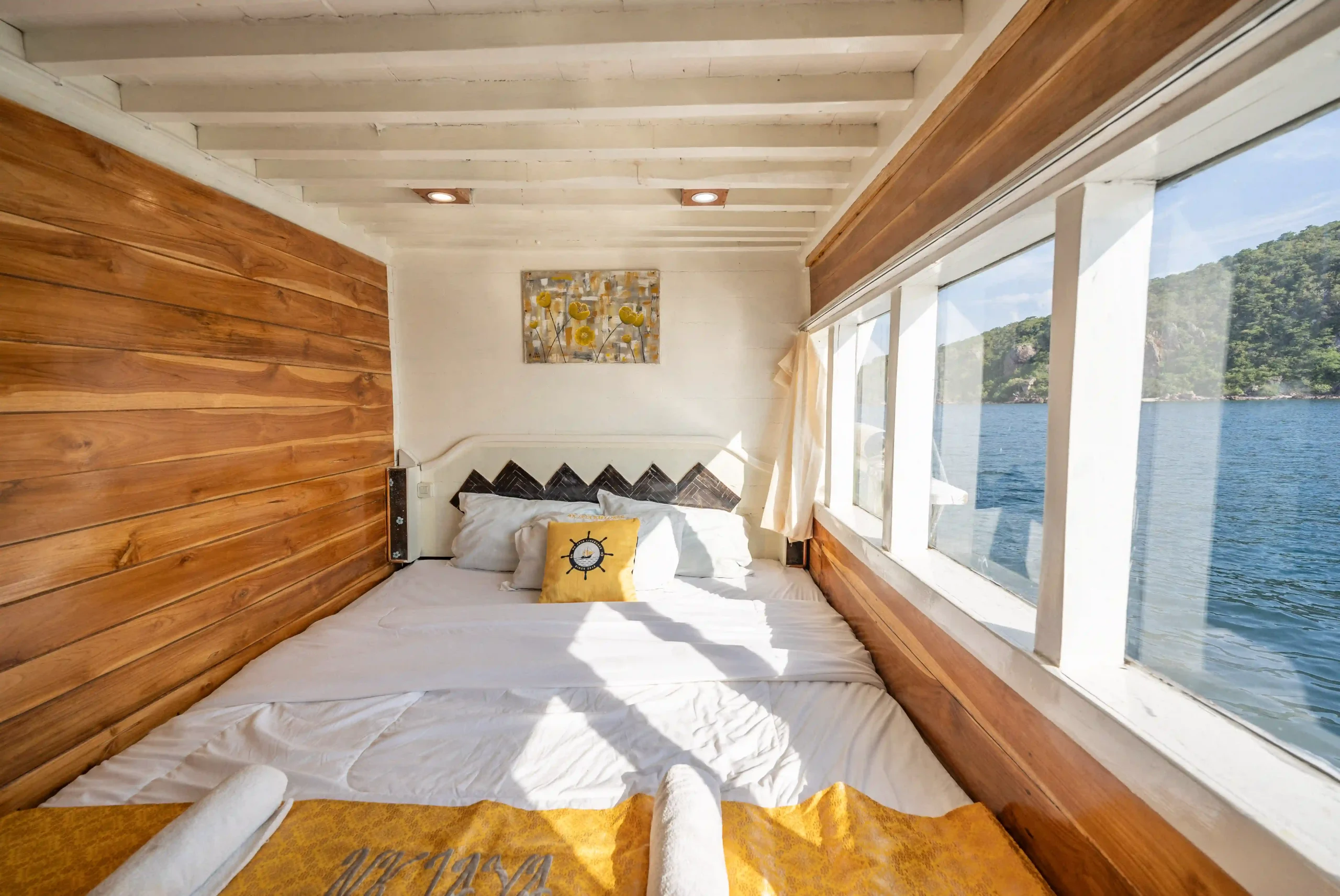 Private Superior Phinisi Charter Komodo NK 1