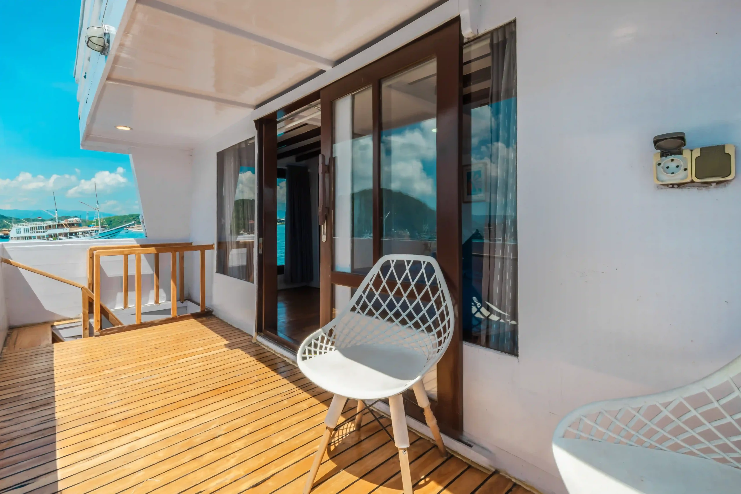Private Deluxe Phinisi Charter Komodo Invictus