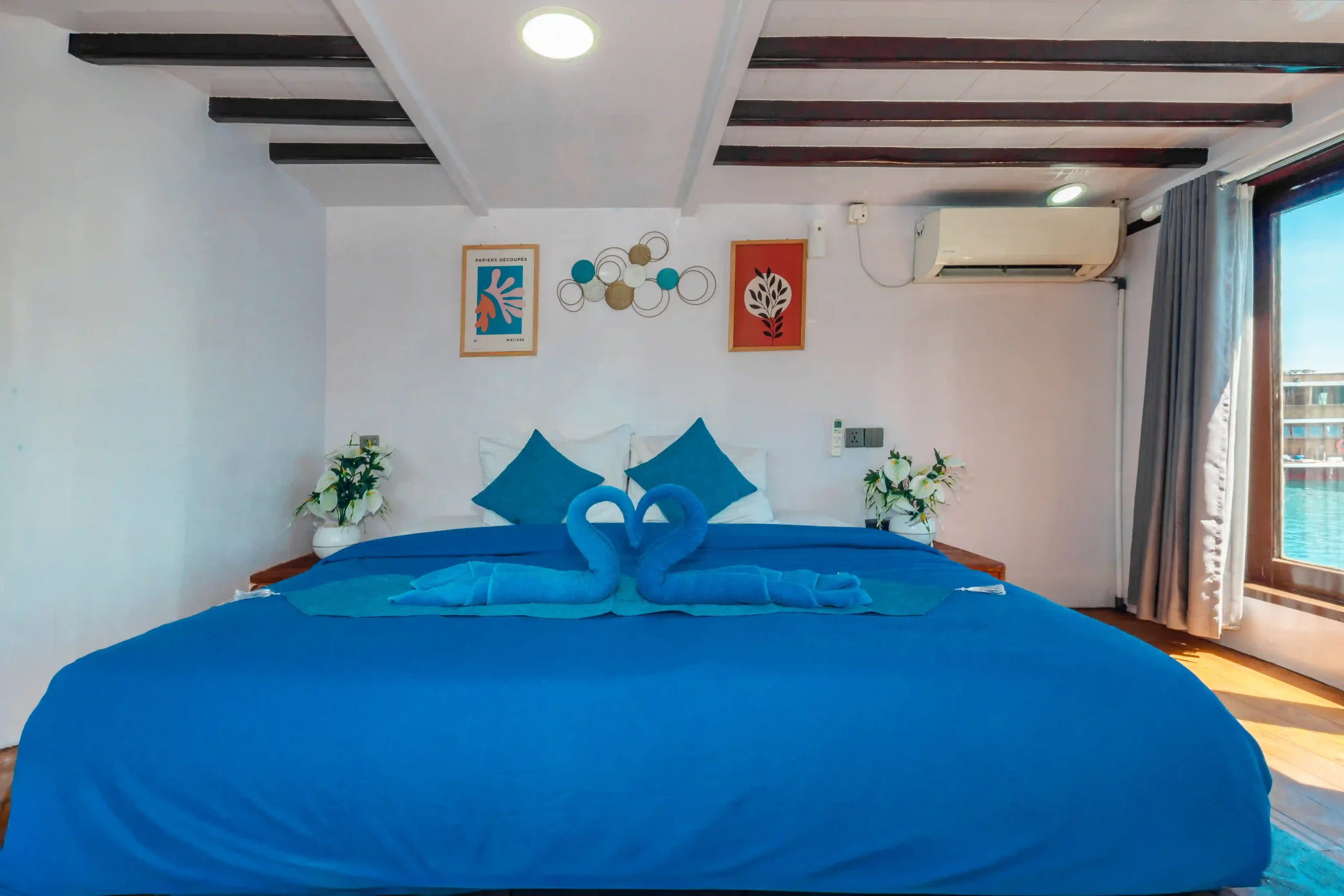 Private Deluxe Phinisi Charter Komodo Invictus