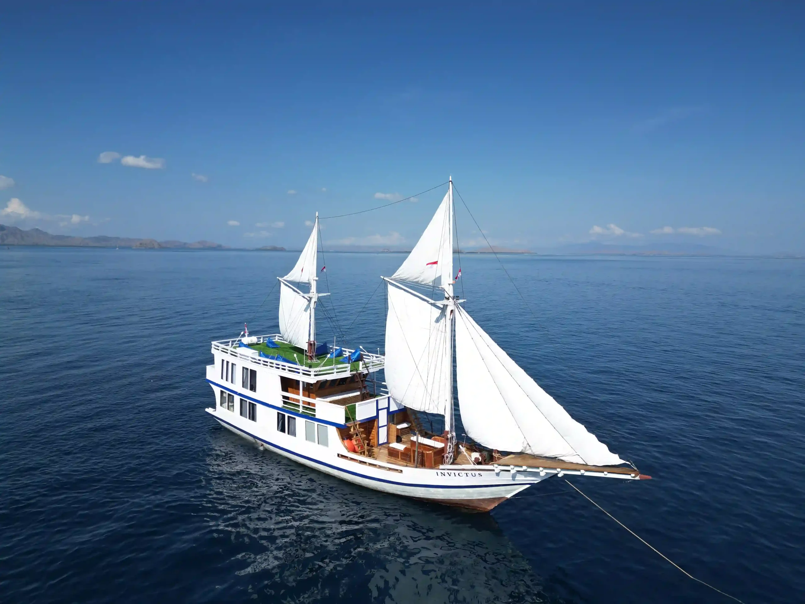 Private Deluxe Phinisi Charter Komodo Invictus