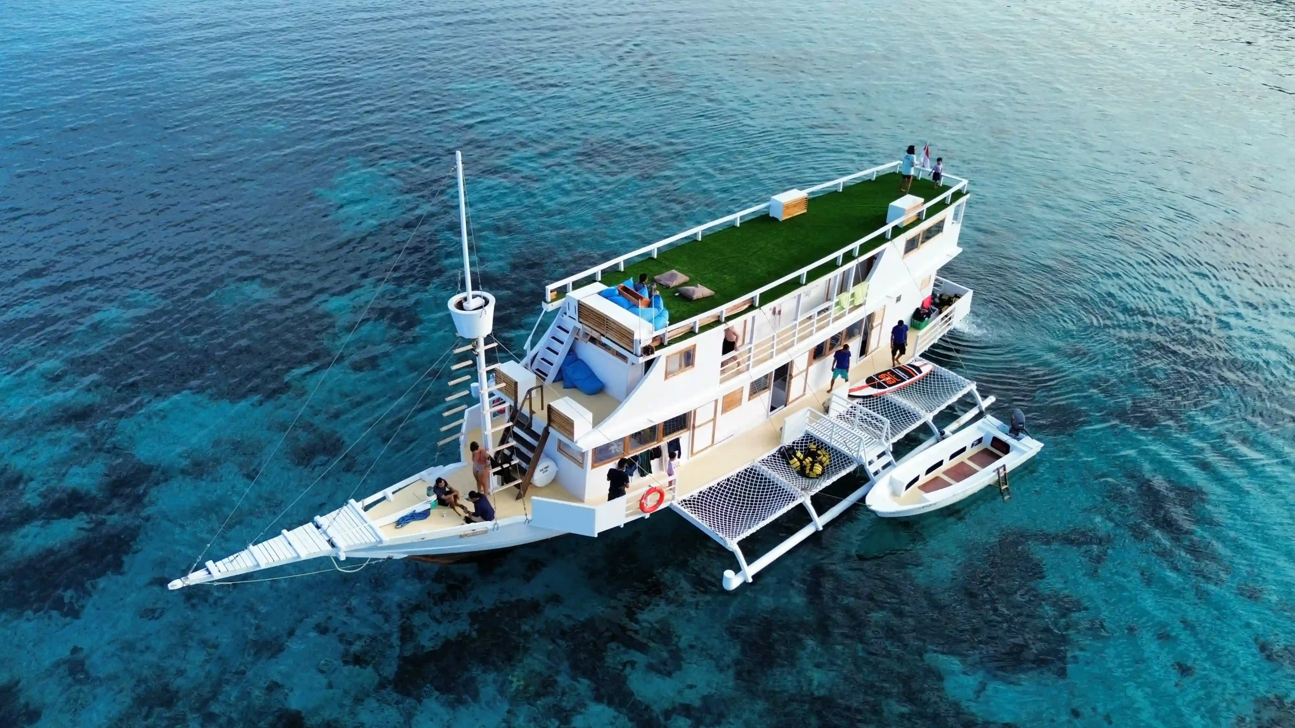 Sewa Kapal Phinisi Superior Labuan Bajo Jessie