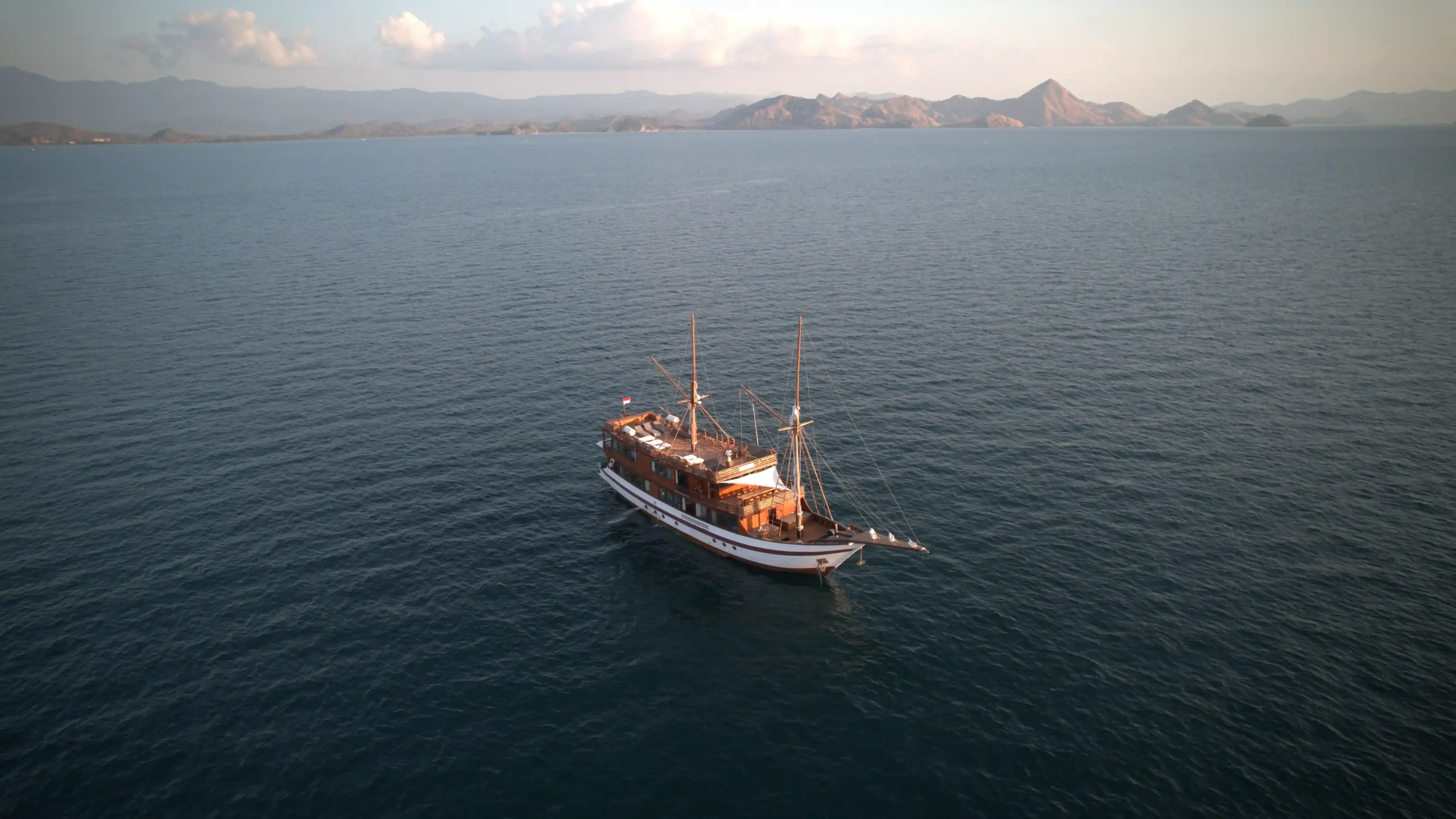 Open Trip Labuan Bajo Kapal Phinisi Luxury Neptune