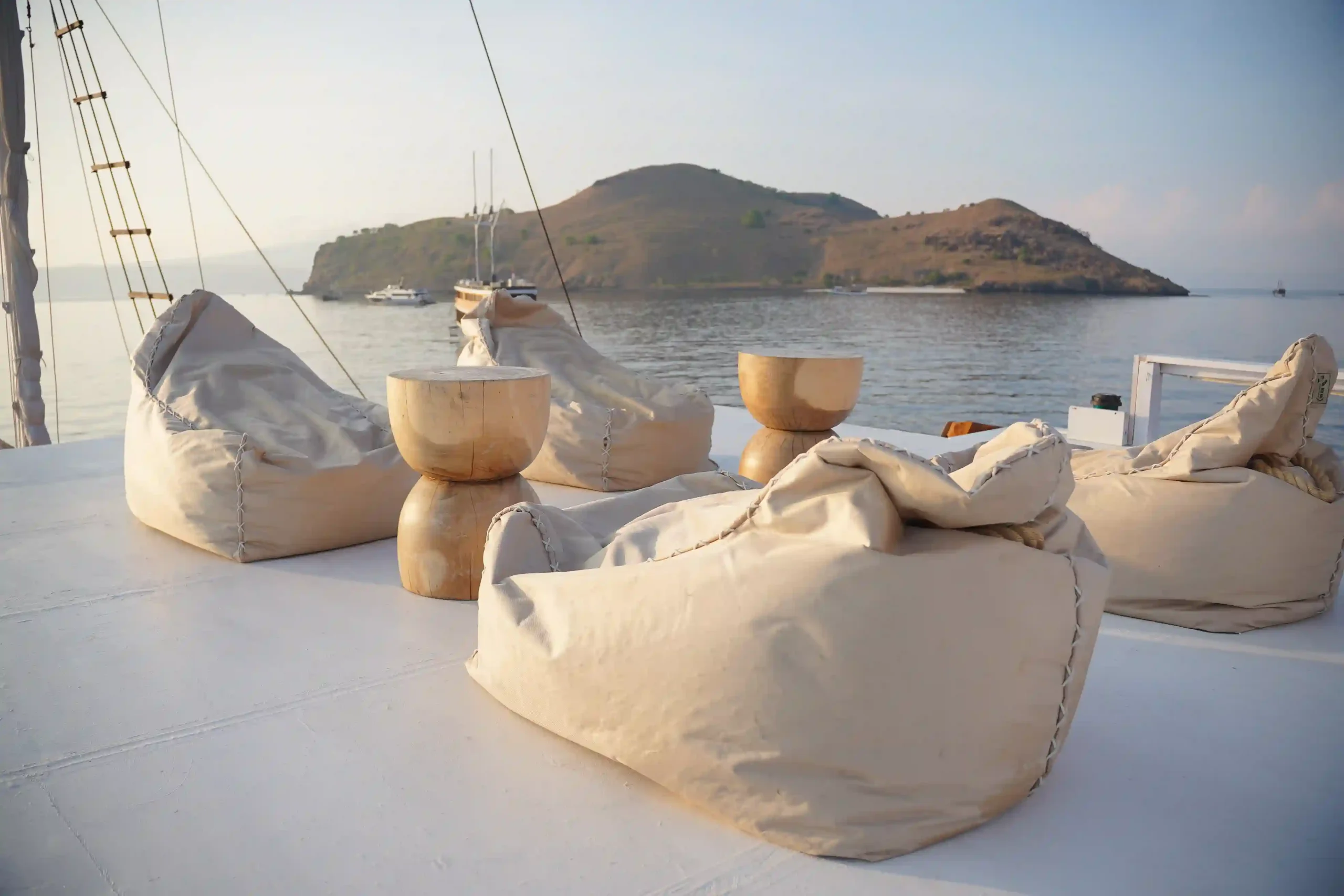 Open Trip Labuan Bajo Kapal Phinisi Luxury Rafless