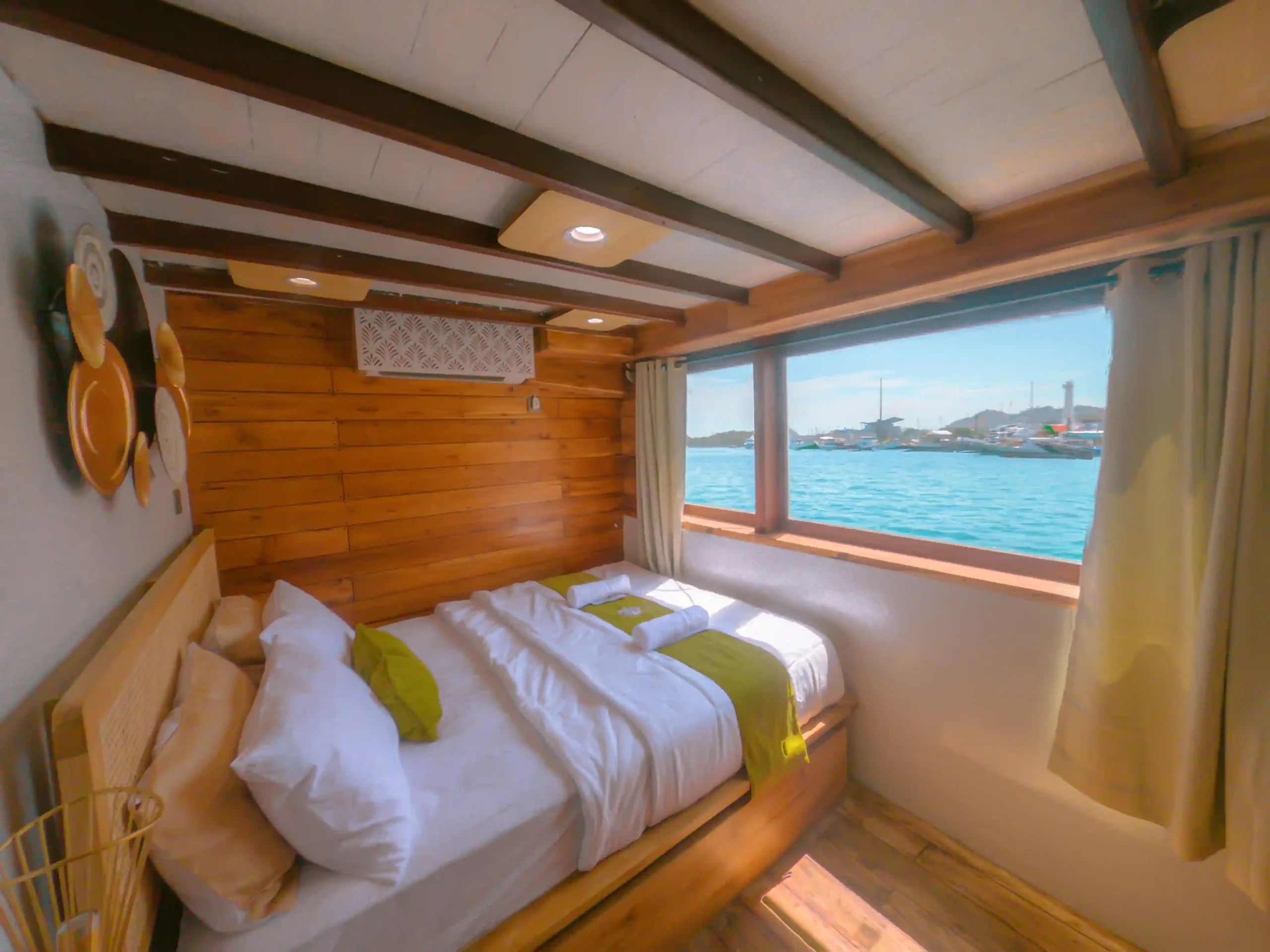 Open Trip Labuan Bajo Kapal Phinisi Luxury Yumana