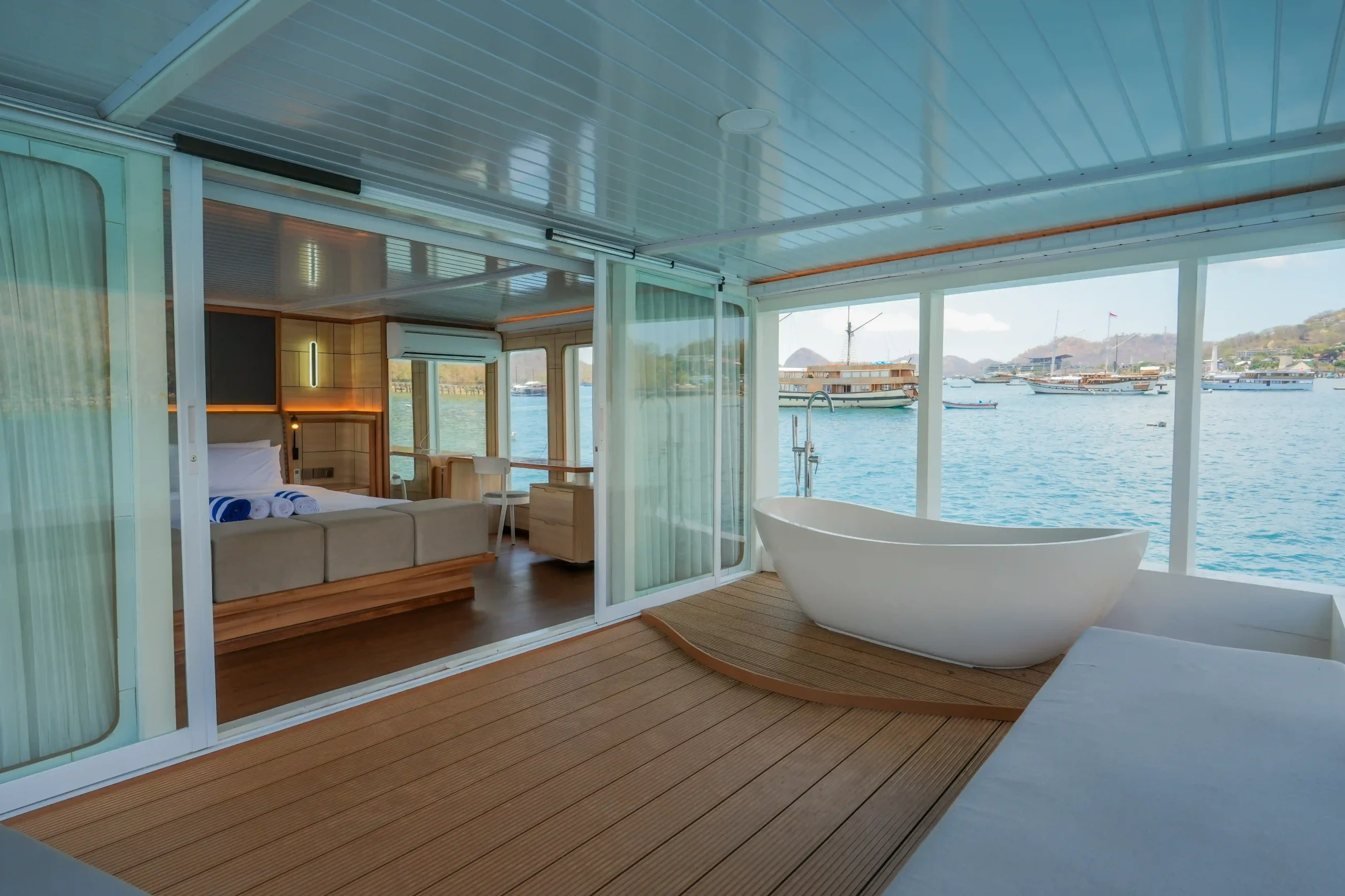Sewa Kapal Phinisi Luxury Labuan Bajo Mosalaki