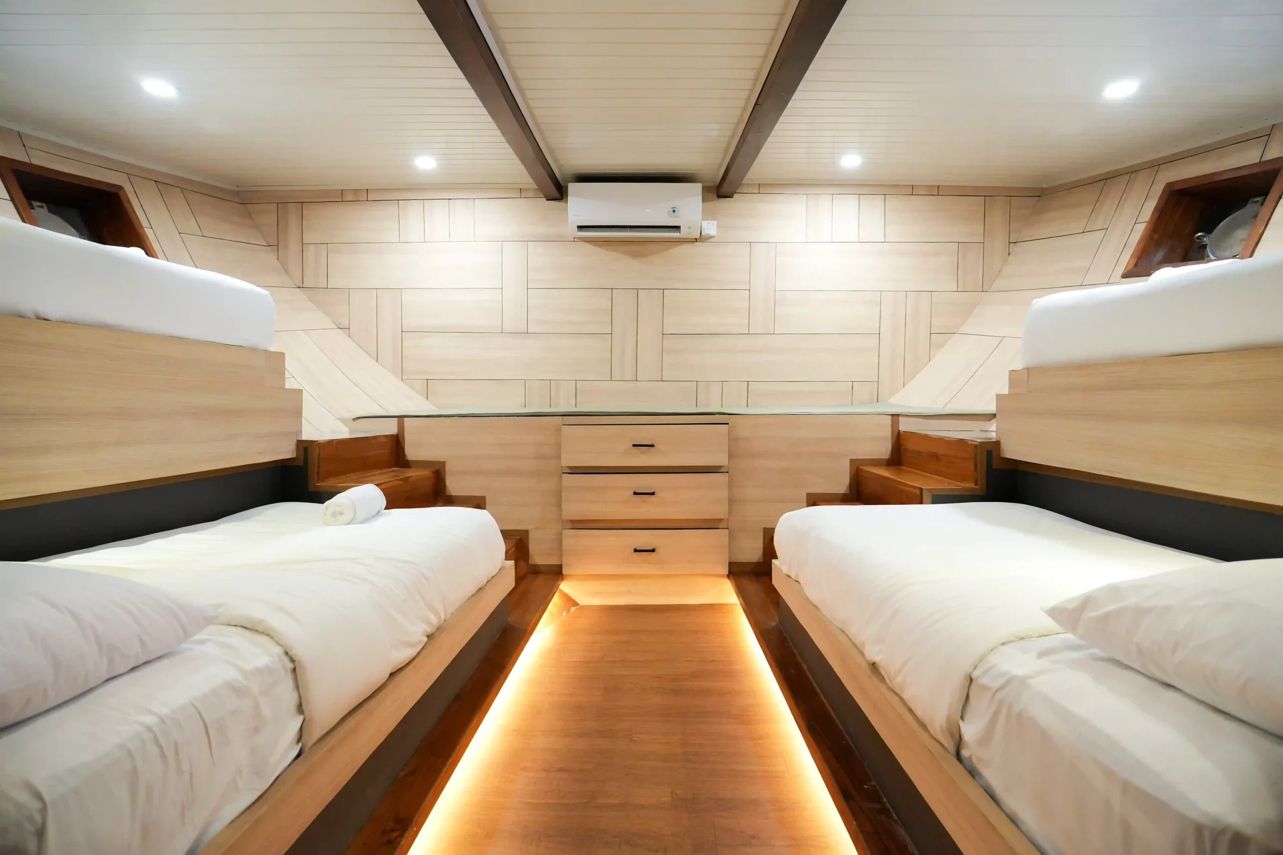 Sewa Kapal Phinisi Luxury Labuan Bajo Mosalaki
