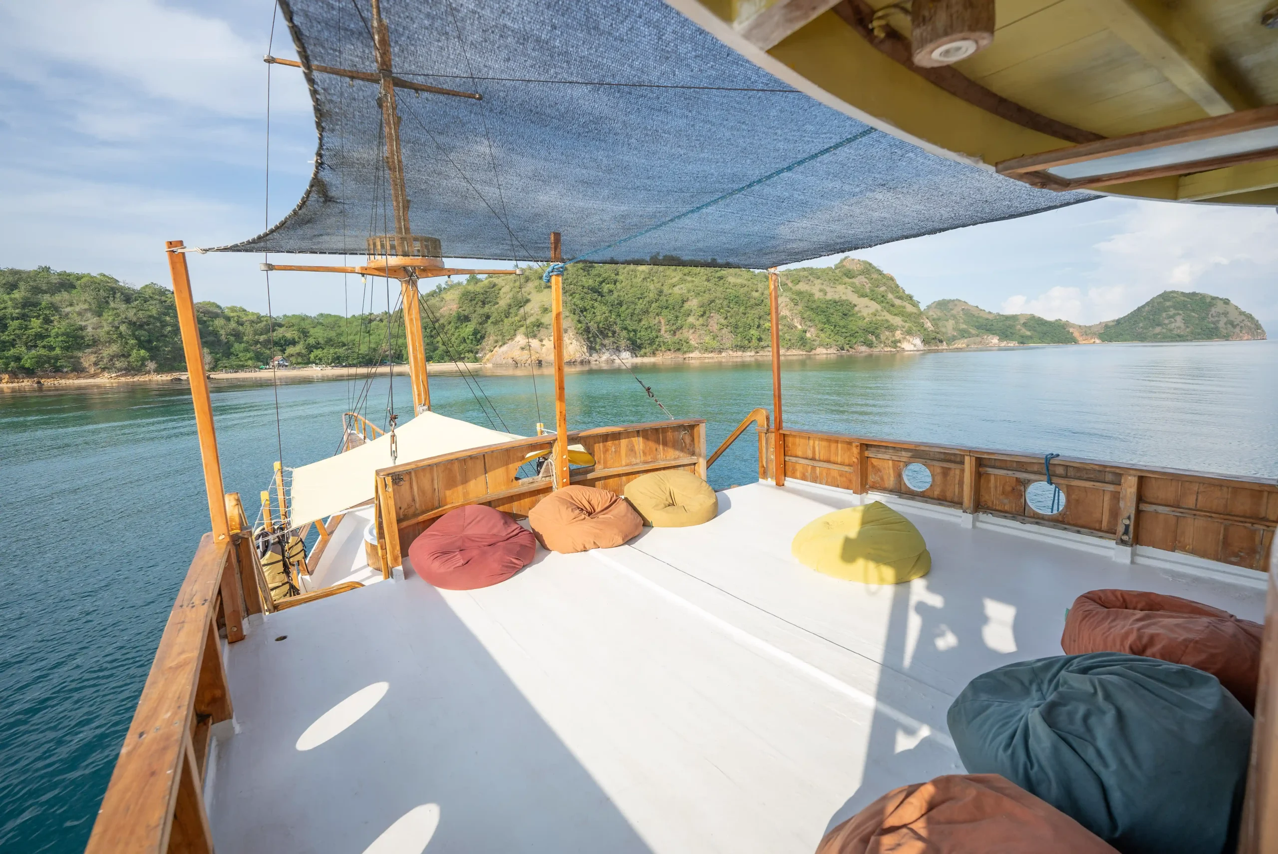Sewa Kapal Phinisi Deluxe Labuan Bajo NK 2