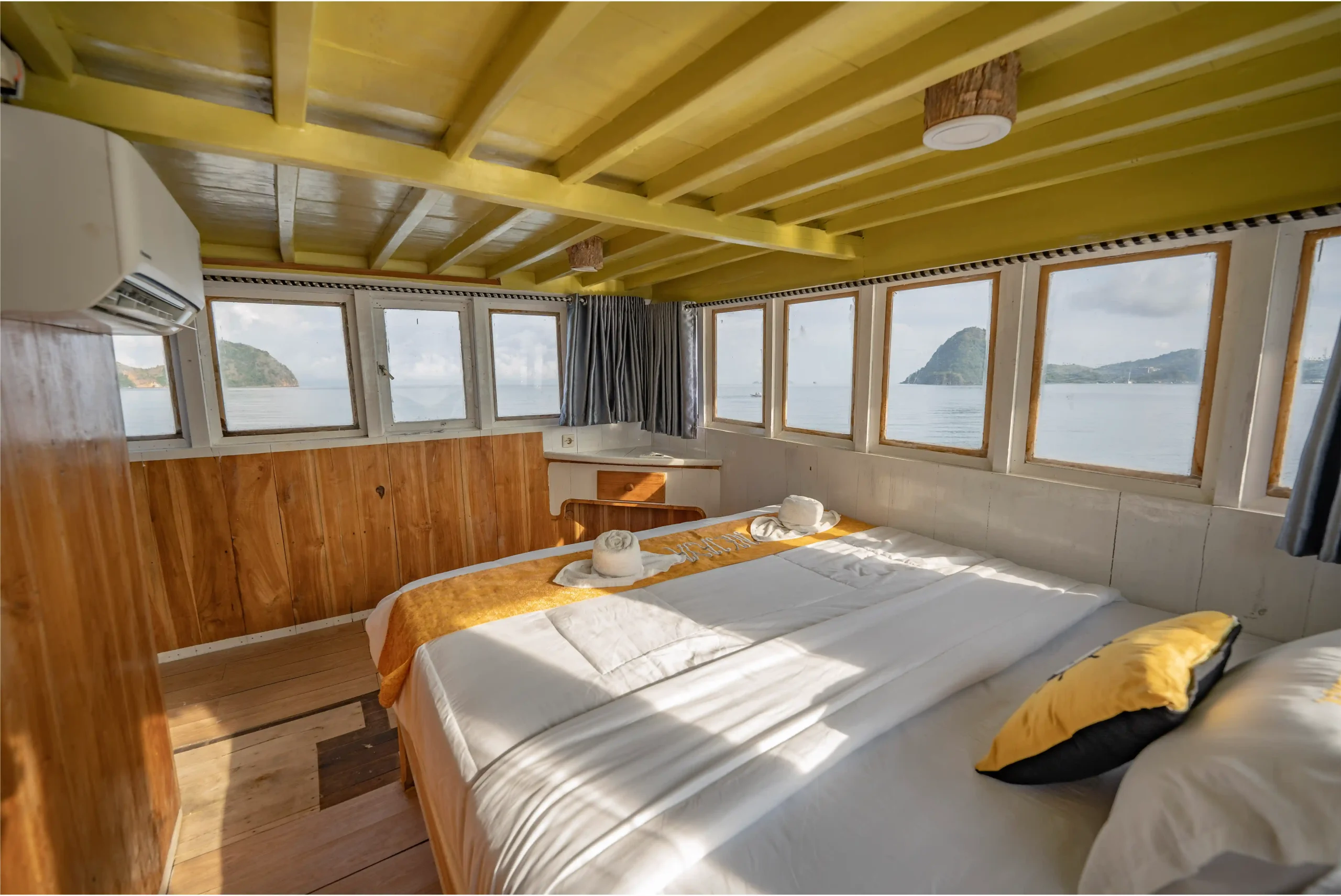 Sewa Kapal Phinisi Deluxe Labuan Bajo NK 2