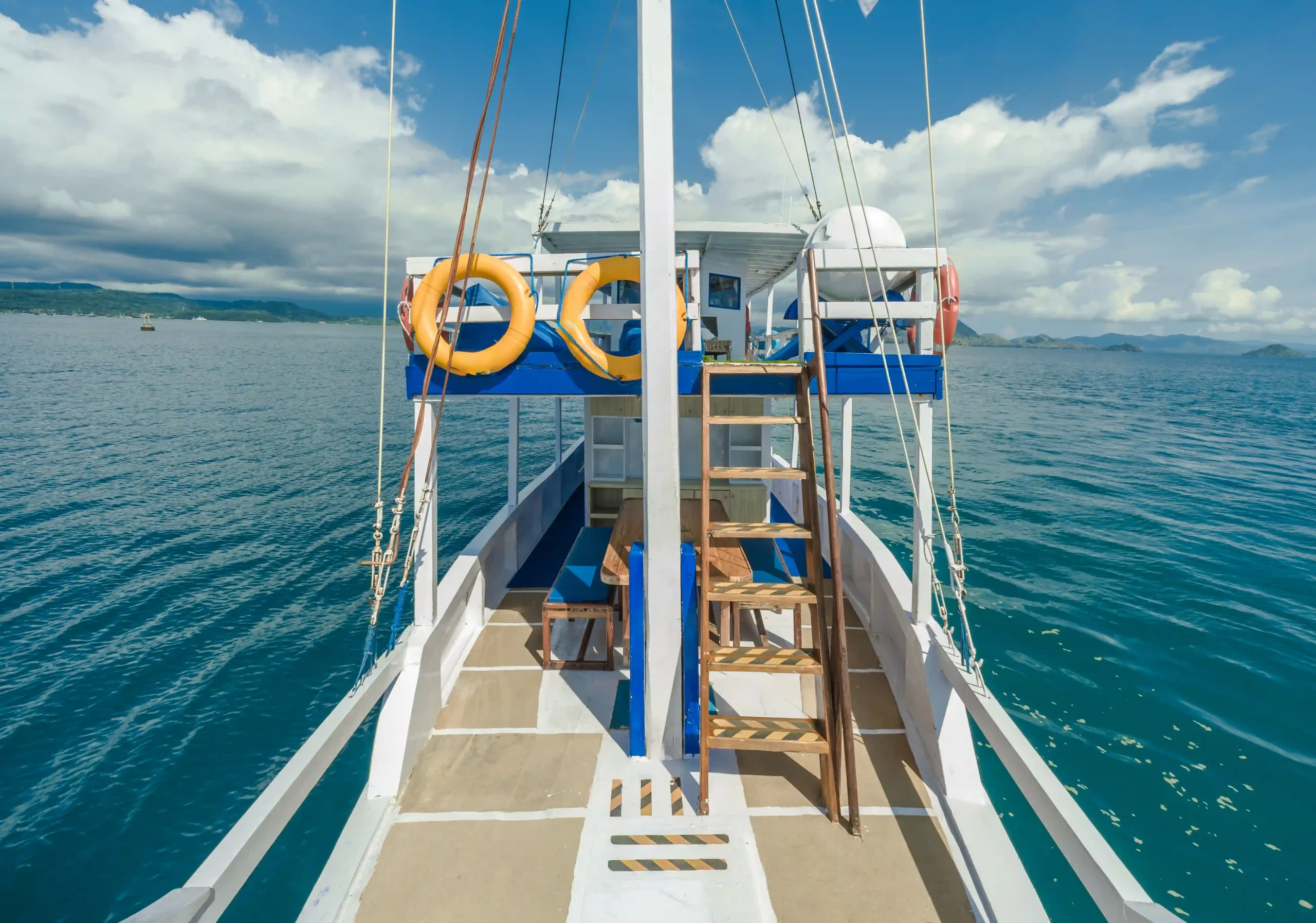 Private Superior Phinisi Charter Komodo La Dyana