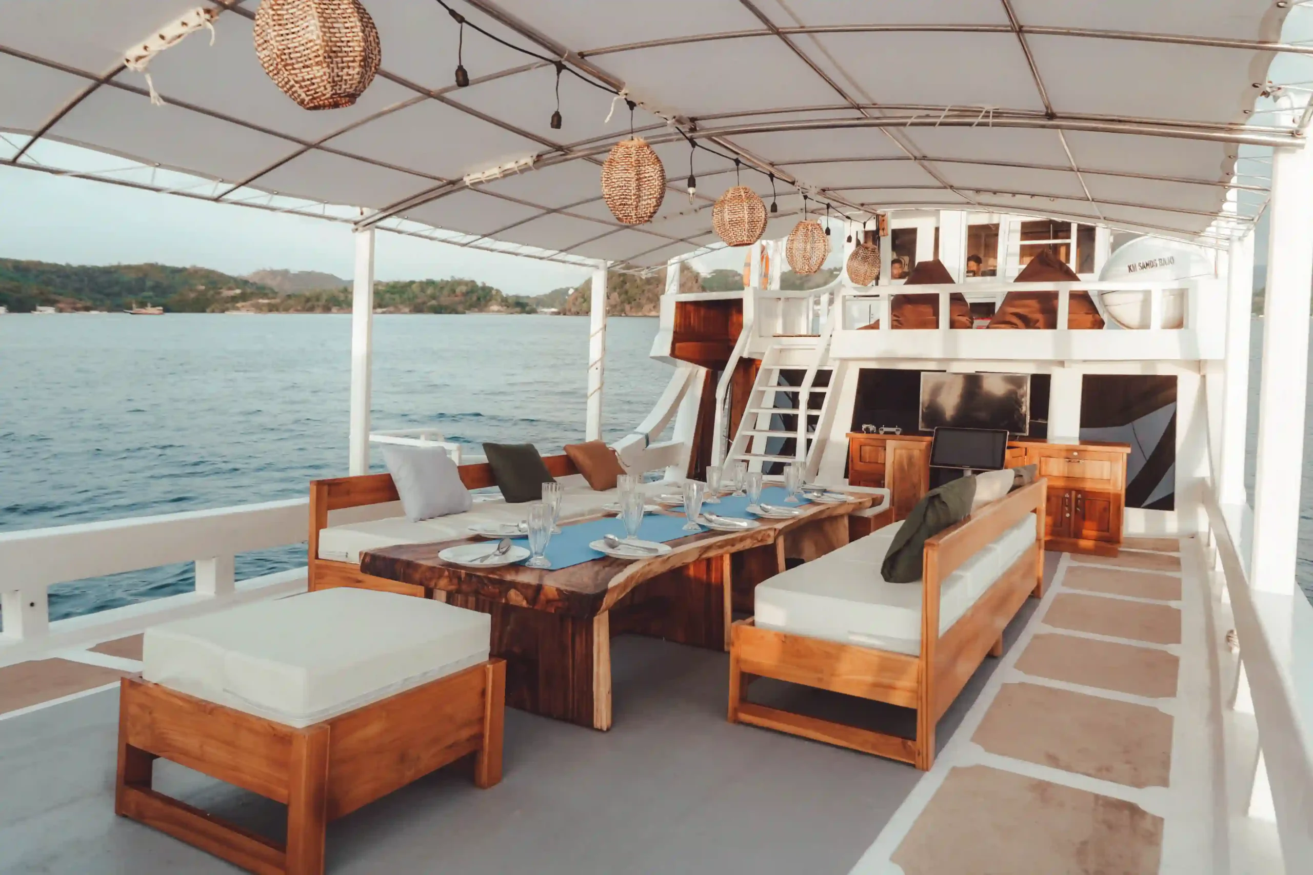 Sewa Kapal Phinisi Superior Labuan Bajo Sands Bajo