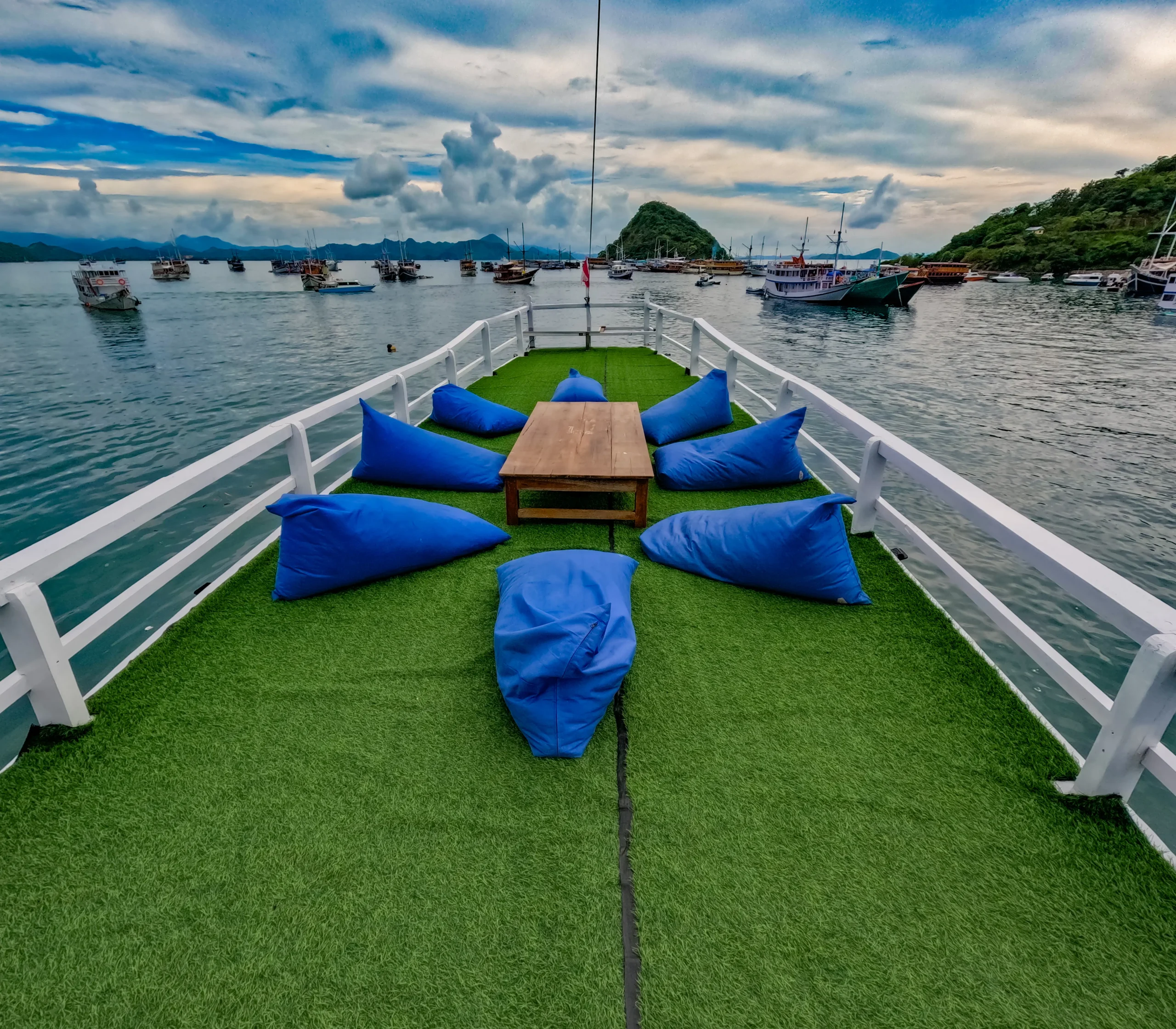 Open Trip Labuan Bajo Kapal Phinisi Superior 3 Pulau