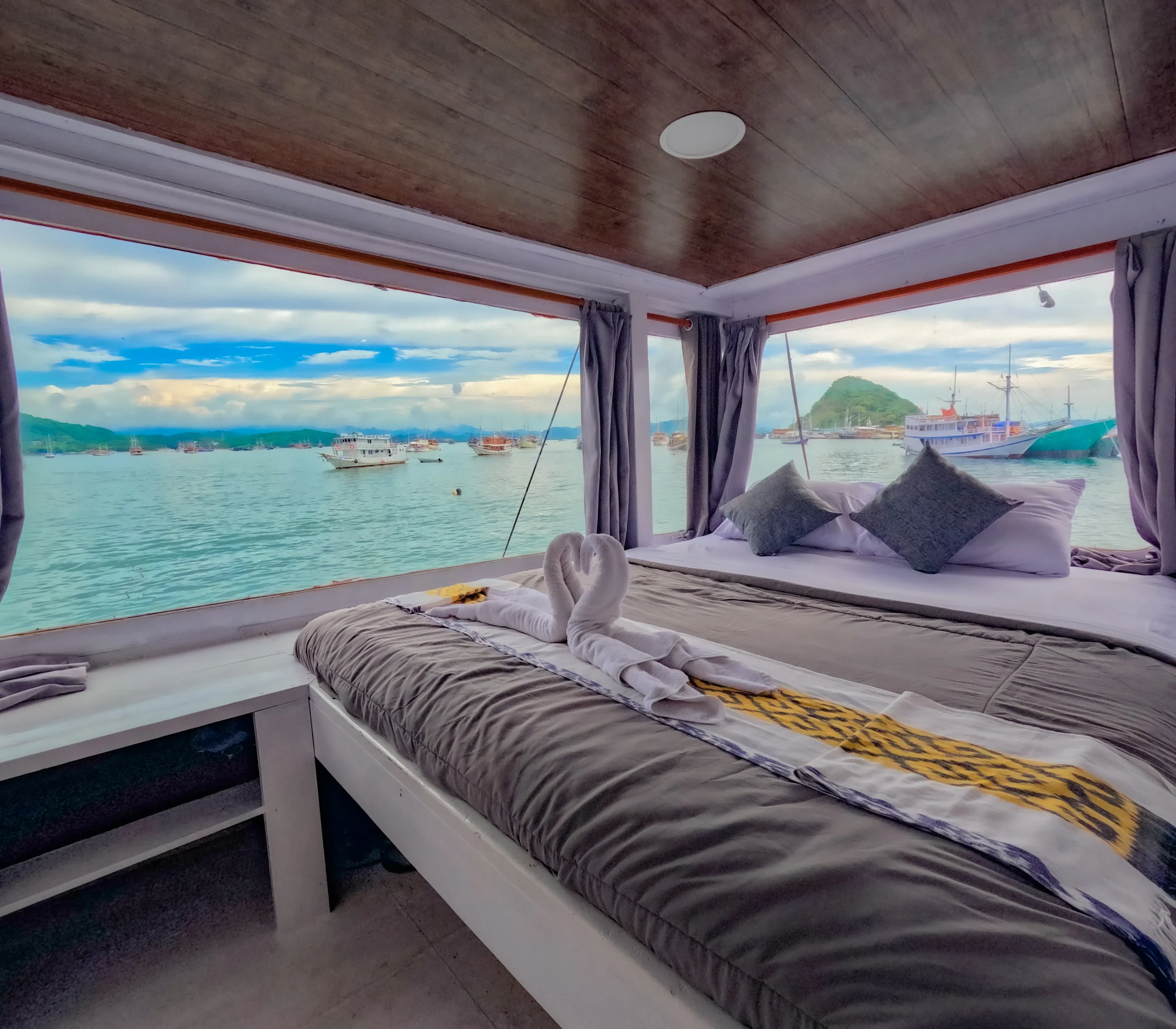 Open Trip Labuan Bajo Kapal Phinisi Superior 3 Pulau