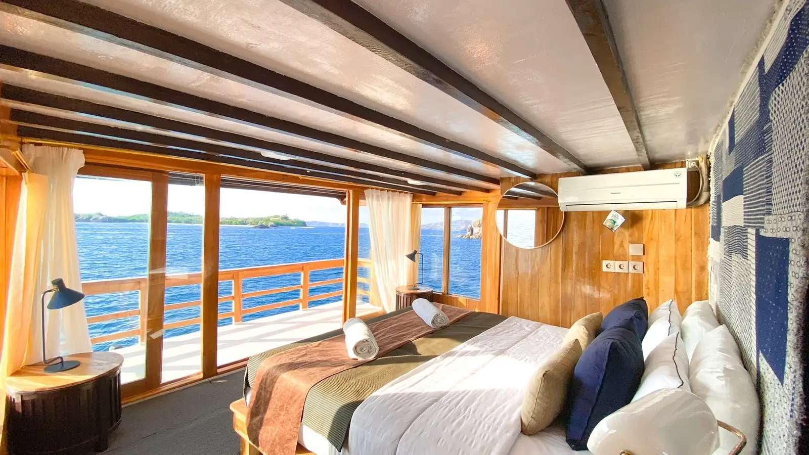 Open Trip Labuan Bajo Kapal Phinisi Superior Lipra