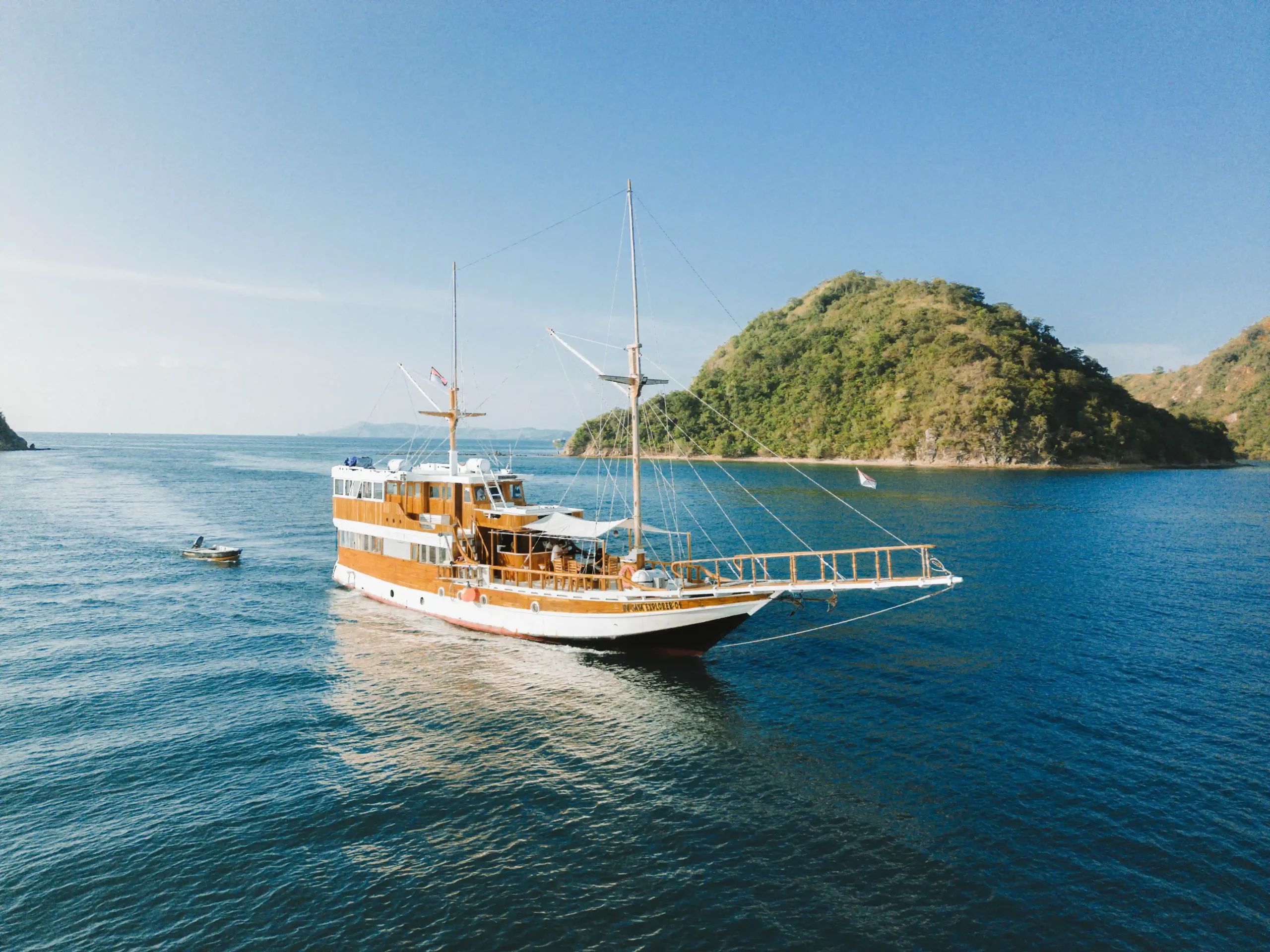 Open Trip Labuan Bajo Kapal Phinisi Superior NK 1