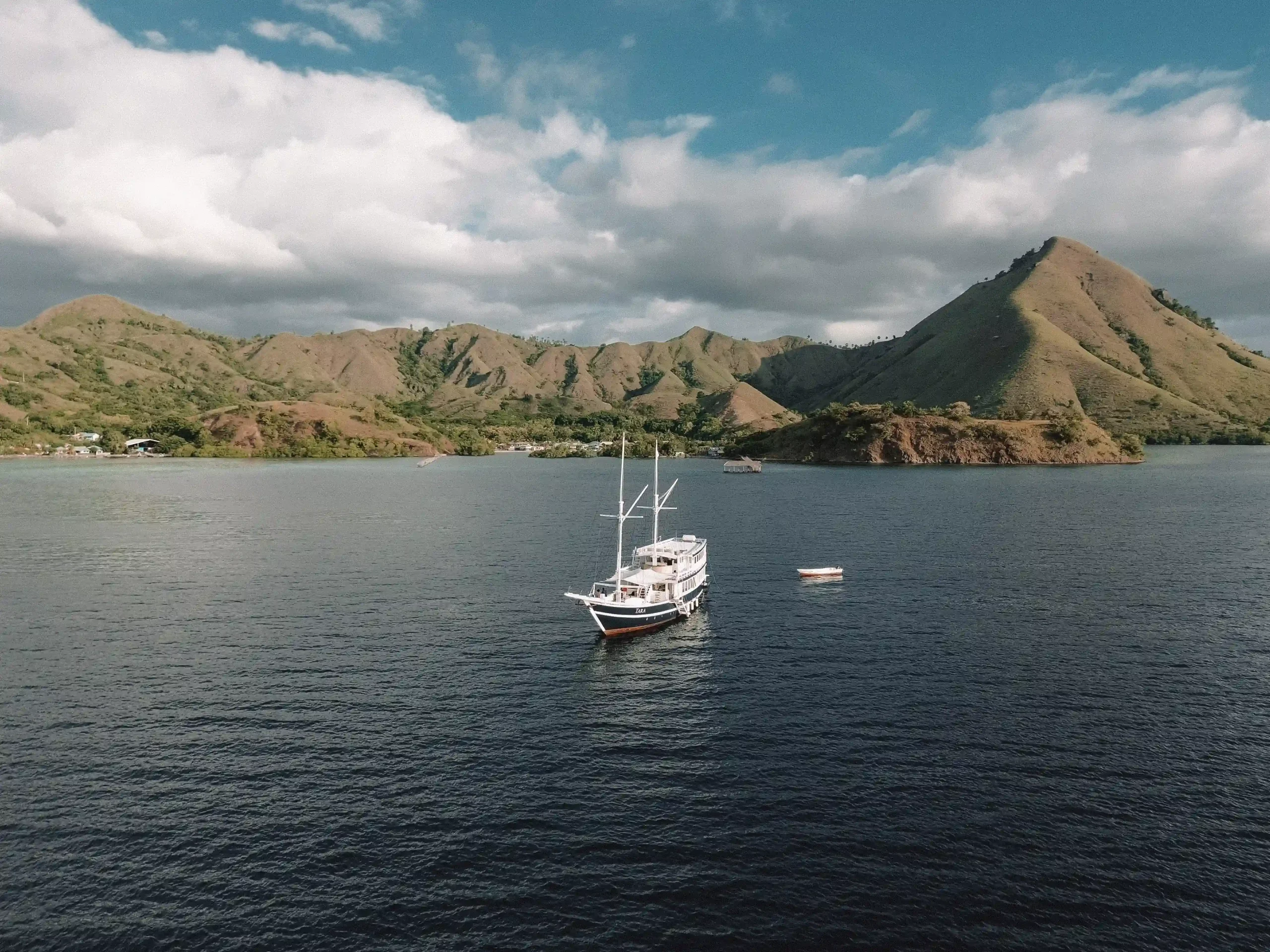 Sewa Kapal Phinisi Luxury Labuan Bajo Tara