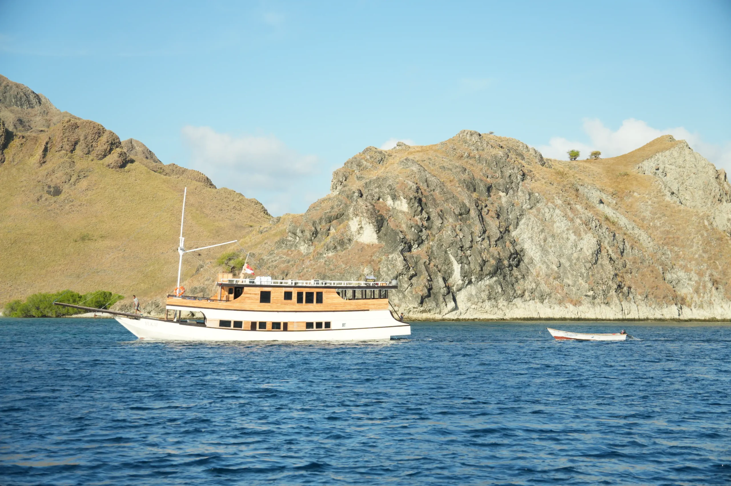 Sewa Kapal Phinisi Superior Labuan Bajo Yukai