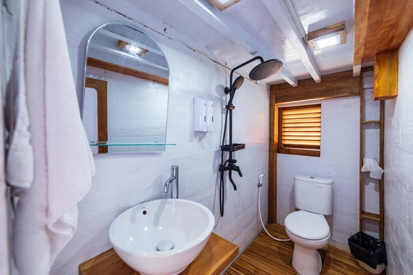 Triple Cabin 1